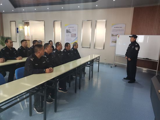 總務(wù)處開展安保人員技能培訓(xùn)3