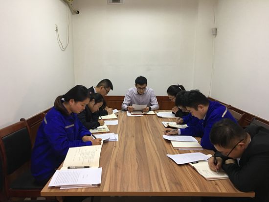 運(yùn)營中心召開工作會議56