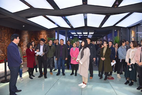 羅村鎮(zhèn)黨委、村域黨支部到重山文化館開展“不忘初心 牢記使命”主題教育活動(dòng)80