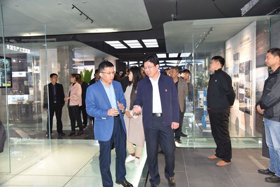 羅村鎮(zhèn)黨委、村域黨支部到重山文化館開展“不忘初心 牢記使命”主題教育活動(dòng)80