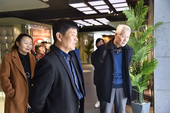 羅村鎮(zhèn)黨委、村域黨支部到重山文化館開展“不忘初心 牢記使命”主題教育活動(dòng)80