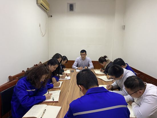 運(yùn)營中心召開工作會(huì)議69