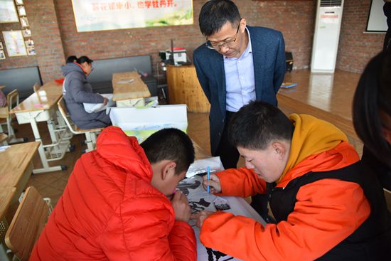 愛與希望同在——運(yùn)營(yíng)中心走進(jìn)憨兜家園開展致良知公益行活動(dòng)61