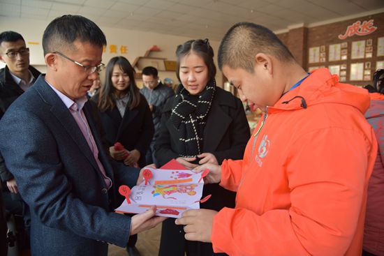 愛與希望同在——運(yùn)營(yíng)中心走進(jìn)憨兜家園開展致良知公益行活動(dòng)61