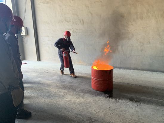 魯中水泥開展消防應急預案演練活動92