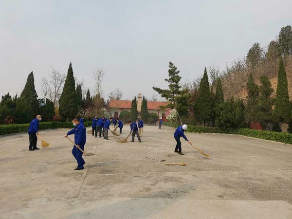 讓雷鋒精神成為黨員最美底色——魯中水泥、重山光電黨支部組織學(xué)雷鋒志愿活動(dòng)87