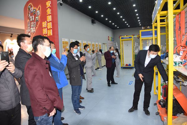 多家企業(yè)到集團安全教育中心參觀交流65