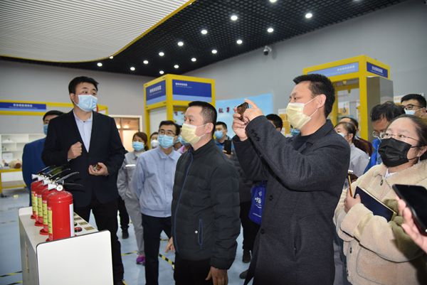 多家企業(yè)到集團安全教育中心參觀交流65