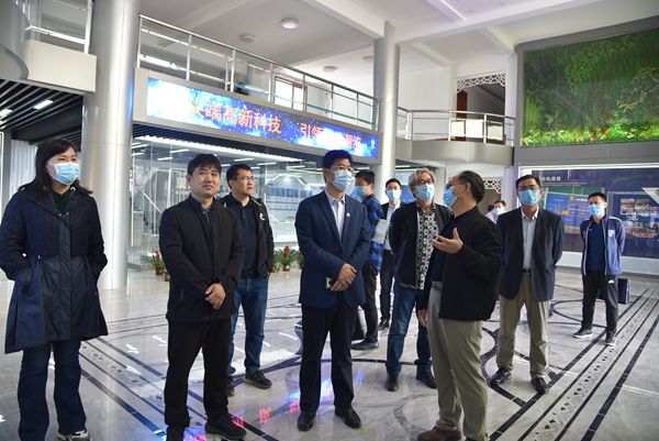 淄川區(qū)副區(qū)長(zhǎng)郭亦華到重山集團(tuán)調(diào)研 61