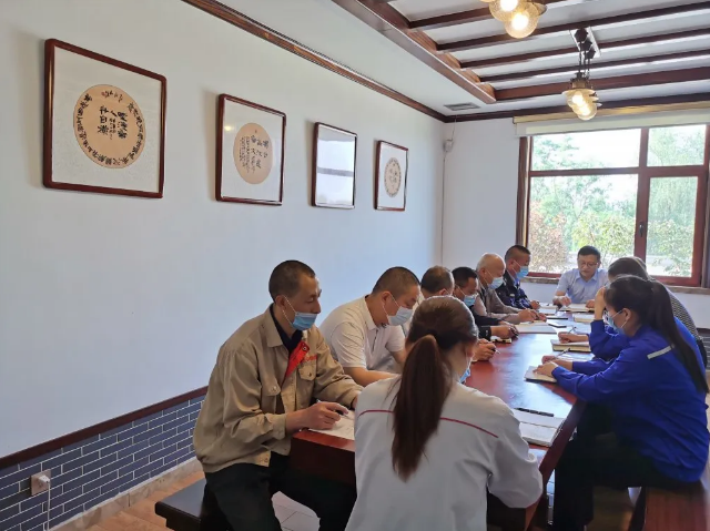 集團(tuán)辦公室召開部門會(huì)議51