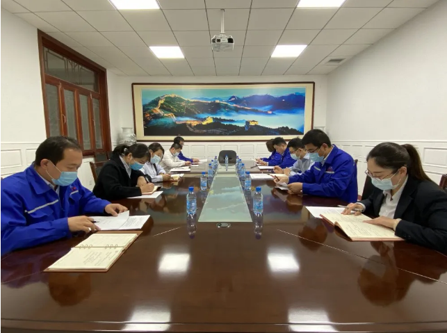 運營中心召開工作會議41