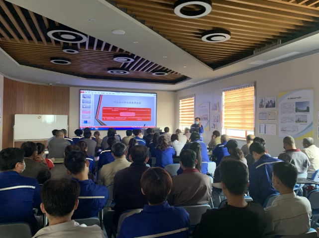 魯中水泥組織職業(yè)衛(wèi)生防治培訓83