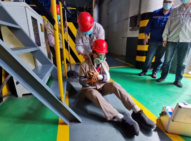 粉磨車間組織安全事故應(yīng)急演練35