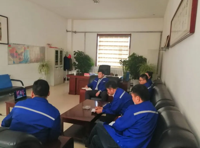 魯蒙公司銷售部組織集體學(xué)習(xí)88