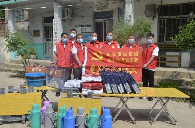 魯中水泥黨支部組織敬老愛老公益活動12
