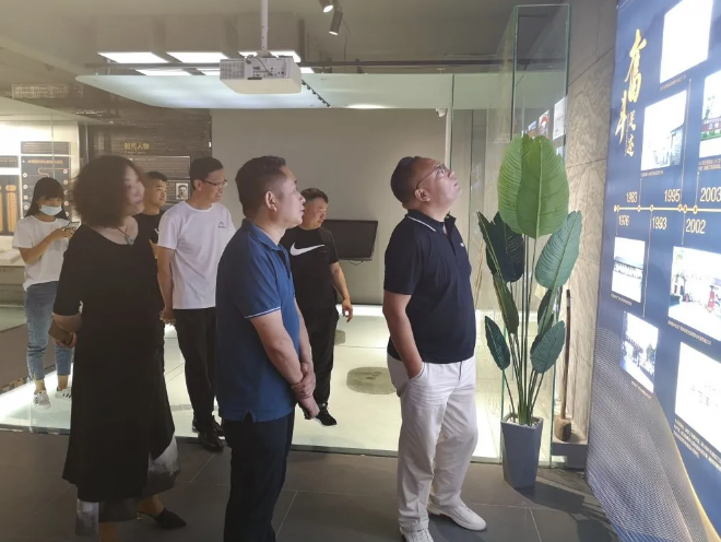 濟(jì)南泉鑫建材、東營(yíng)恒泰市政到集團(tuán)參觀考察96