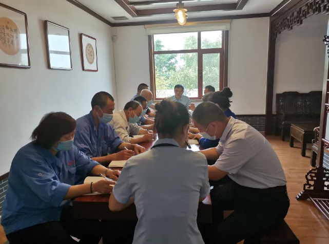集團(tuán)辦公室召開(kāi)部門(mén)會(huì)議27