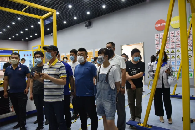 羅村鎮(zhèn)“智慧安監(jiān)系統(tǒng)”推進會在集團召開34