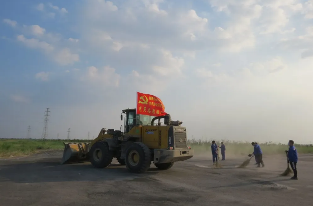 黃驊黨員講奉獻(xiàn) 義務(wù)勞動(dòng)慶七一7