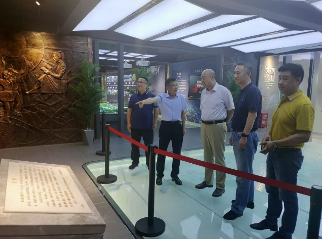 山東省水泥質量監(jiān)督檢驗站站長李峰到集團調研97