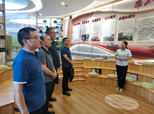 市檔案館領導到集團調研指導工作81