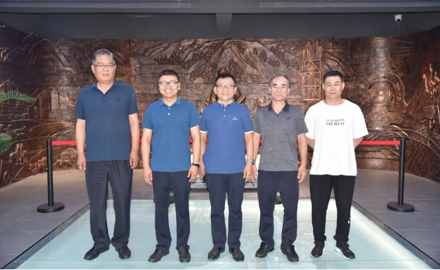 市檔案館領導到集團調研指導工作81