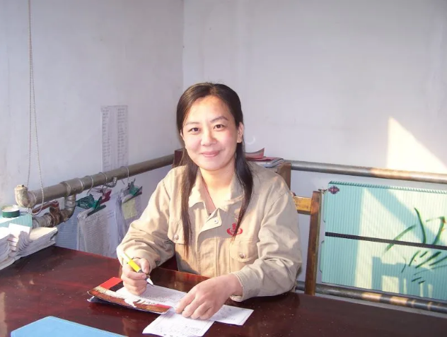 重山人·重山事︱窮當(dāng)益志堅(jiān) 巾幗不讓須眉 ——采訪(fǎng)魯中水泥物資部經(jīng)理張娟