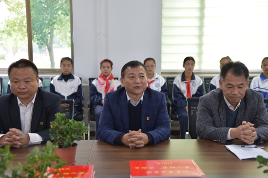 重山集團(tuán)參加羅村中心?！皭坌闹鷮W(xué)”資助金發(fā)放儀式25