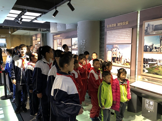 重山集團(tuán)參加羅村中心?！皭坌闹鷮W(xué)”資助金發(fā)放儀式25